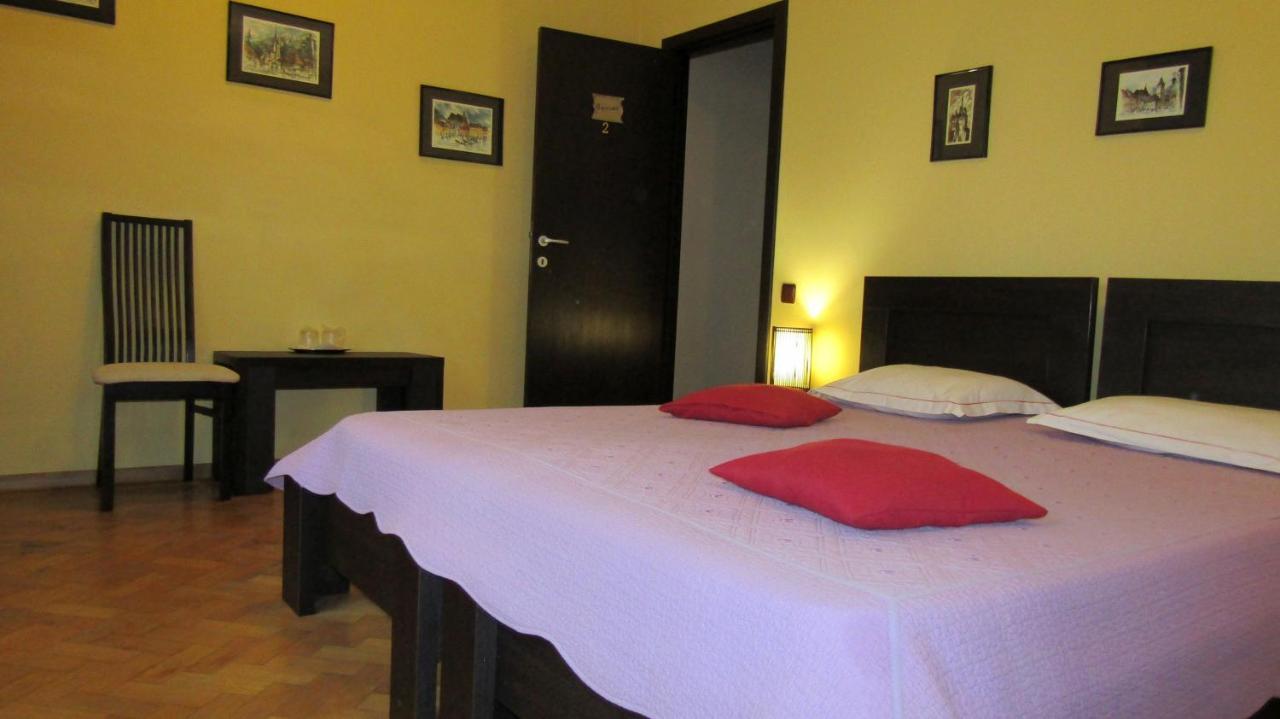 Rami House Central Double Rooms Brasov Bagian luar foto