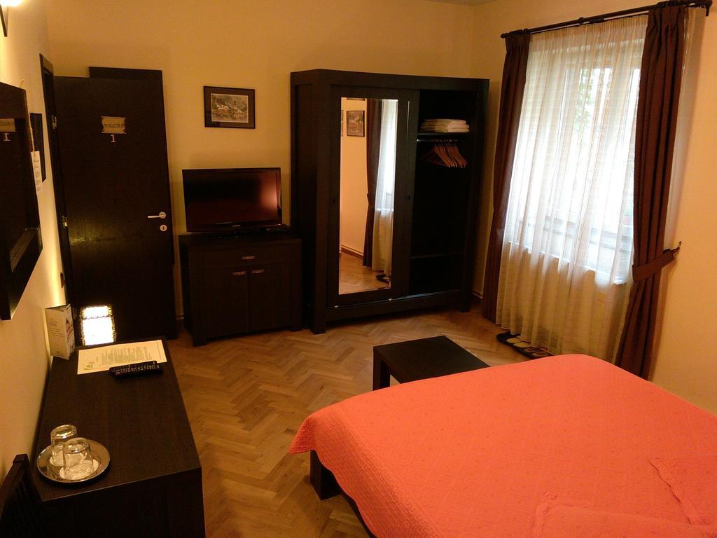Rami House Central Double Rooms Brasov Ruang foto